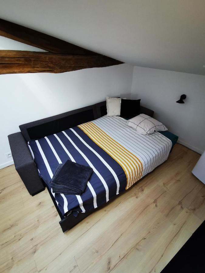Appartement Neuf Climatise Sous Les Toits La Roche-Chalais Kültér fotó